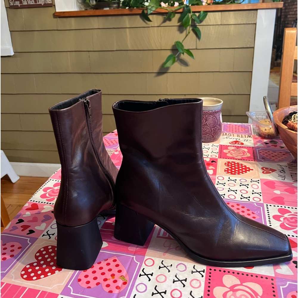 Selling gently worn square toe dark brown Vagabond above ankle boots, size 41.